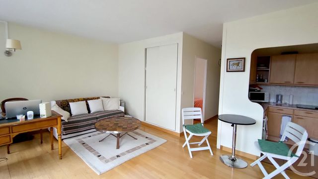 Afficher la photo en grand Appartement F4 à vendre - 4 pièces - 97 m2 - DEAUVILLE - 14 - BASSE-NORMANDIE