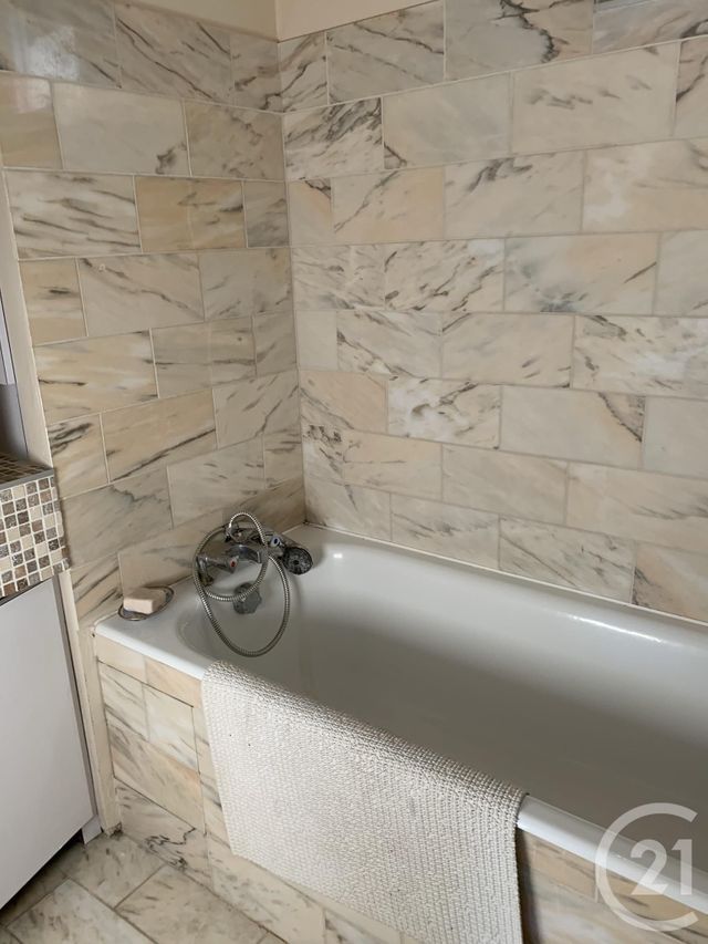 Afficher la photo en grand Appartement F5 à vendre - 5 pièces - 90 m2 - TOURGEVILLE - 14 - BASSE-NORMANDIE