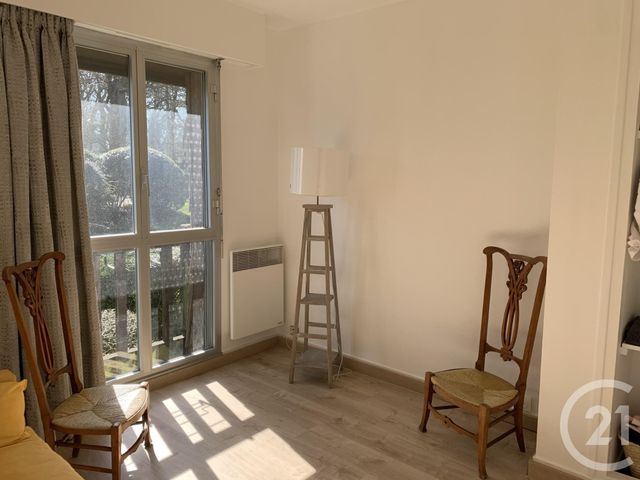 Afficher la photo en grand Appartement F5 à vendre - 5 pièces - 90 m2 - TOURGEVILLE - 14 - BASSE-NORMANDIE
