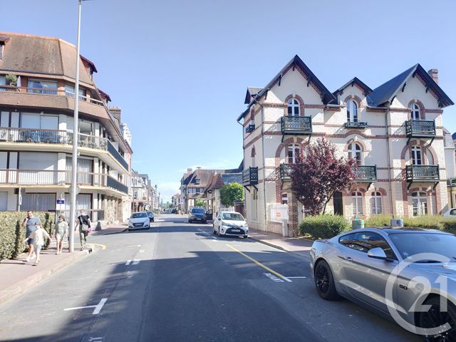 Afficher la photo en grand Appartement F2 à vendre - 2 pièces - 30 m2 - DEAUVILLE - 14 - BASSE-NORMANDIE