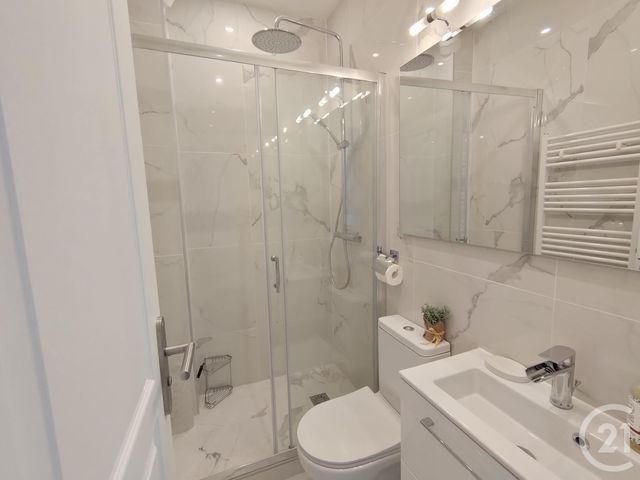 Afficher la photo en grand Appartement F2 à vendre - 2 pièces - 30 m2 - DEAUVILLE - 14 - BASSE-NORMANDIE