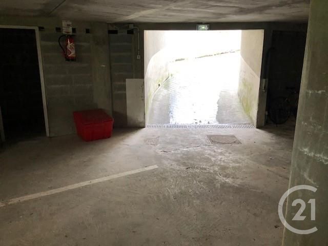 Afficher la photo en grand Parking à vendre - 11 m2 - DEAUVILLE - 14 - BASSE-NORMANDIE