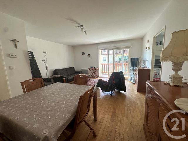 Afficher la photo en grand Appartement F4 à vendre - 4 pièces - 90,26 m2 - Deauville - 14 - BASSE-NORMANDIE