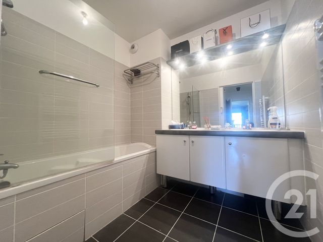 Afficher la photo en grand Appartement F3 à vendre - 3 pièces - 69,53 m2 - Deauville - 14 - BASSE-NORMANDIE